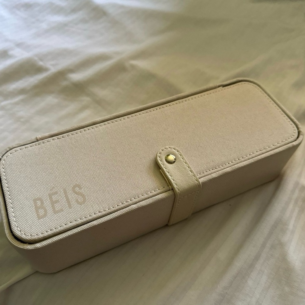 NWOT Beis Jewelry Case in beige